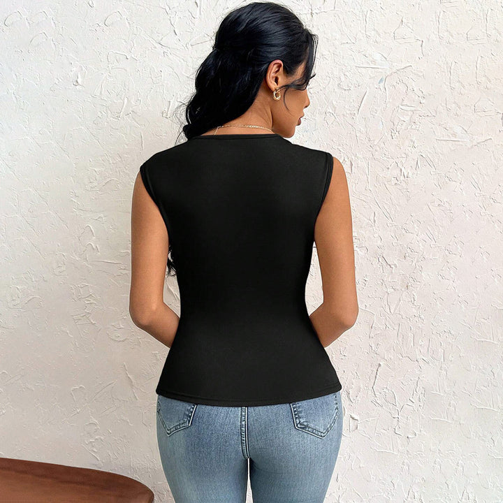 Kvinnors asymmetrisk topp med elegant drapering och moderiktig urtagning Mirla-Eva Jonsson