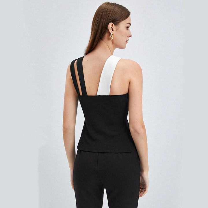 Kvinnors asymmetrisk topp med elegant omslagsdesign och fina volanger Mirla-Eva Jonsson