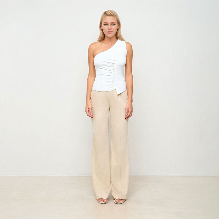 Kvinnors asymmetrisk topp med sofistikerad drapering och elegant effekt Mirla-Eva Jonsson