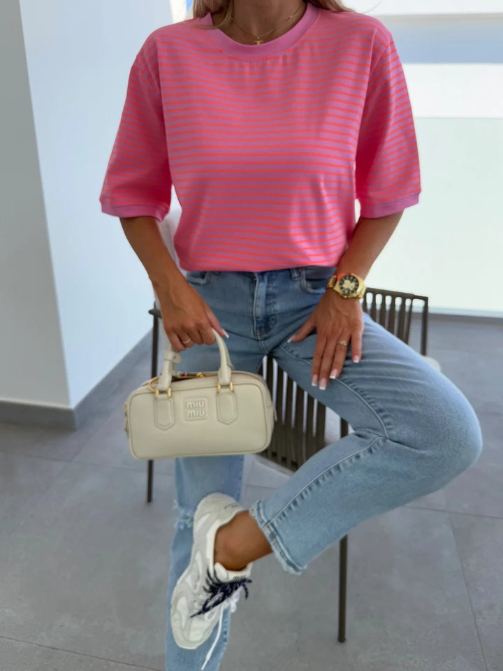 Kvinnors avslappnad T-shirt med randigt mönster och bekväm passform-Eva Jonsson
