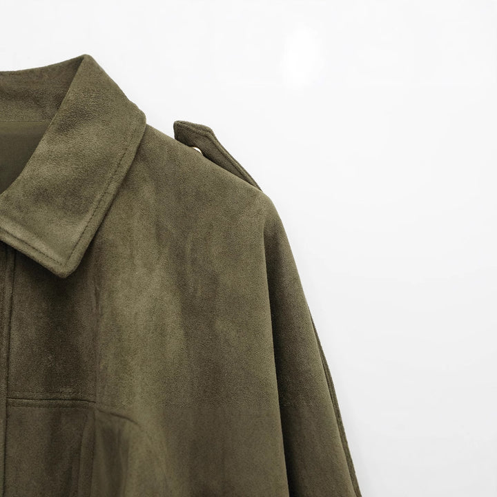 Kvinnors avslappnad blousonjacka med mjukt material och moderna detaljer Mirla-Eva Jonsson