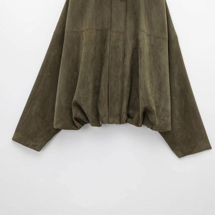 Kvinnors avslappnad blousonjacka med mjukt material och moderna detaljer Mirla-Eva Jonsson