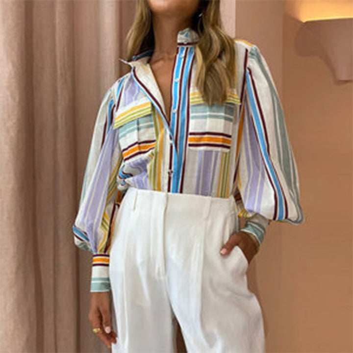 Kvinnors avslappnad blus med eleganta puffärmar och randiga mönster Mirla-Eva Jonsson