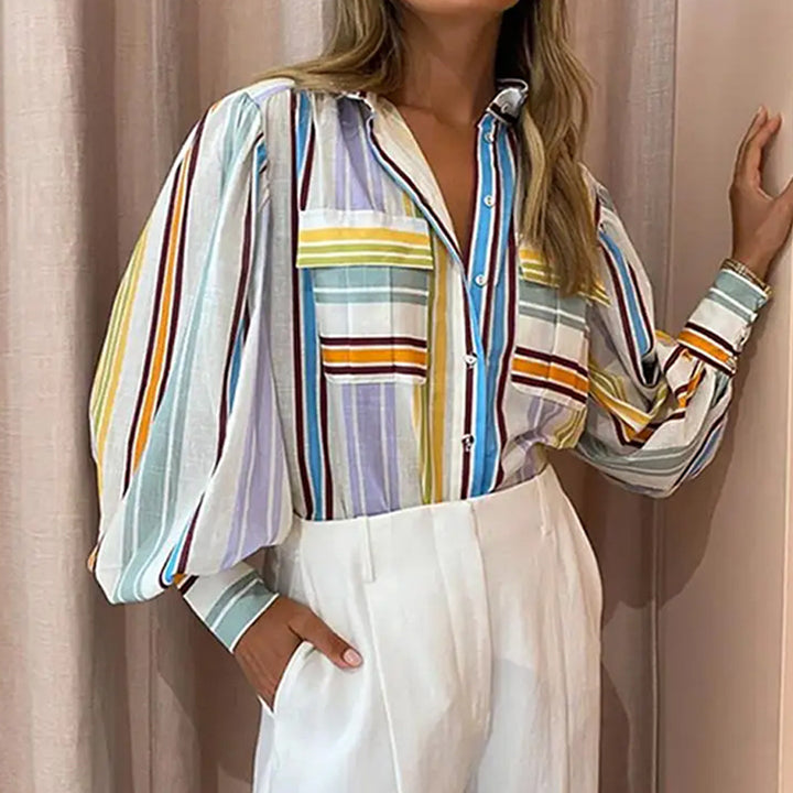 Kvinnors avslappnad blus med eleganta puffärmar och randiga mönster Mirla-Eva Jonsson