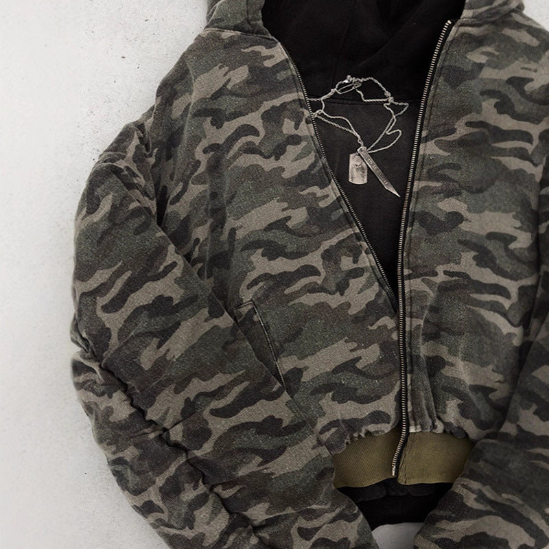Kvinnors avslappnad camouflage bomberjacka med hög krage och dragkedja Mirla-Eva Jonsson