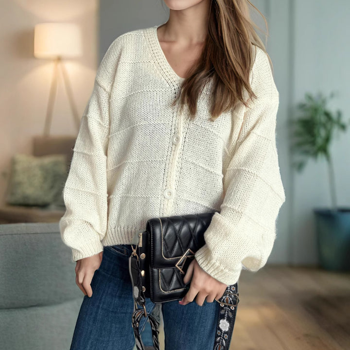 Kvinnors avslappnad cardigan med djup V-hals och eleganta knappar Mirla-Eva Jonsson