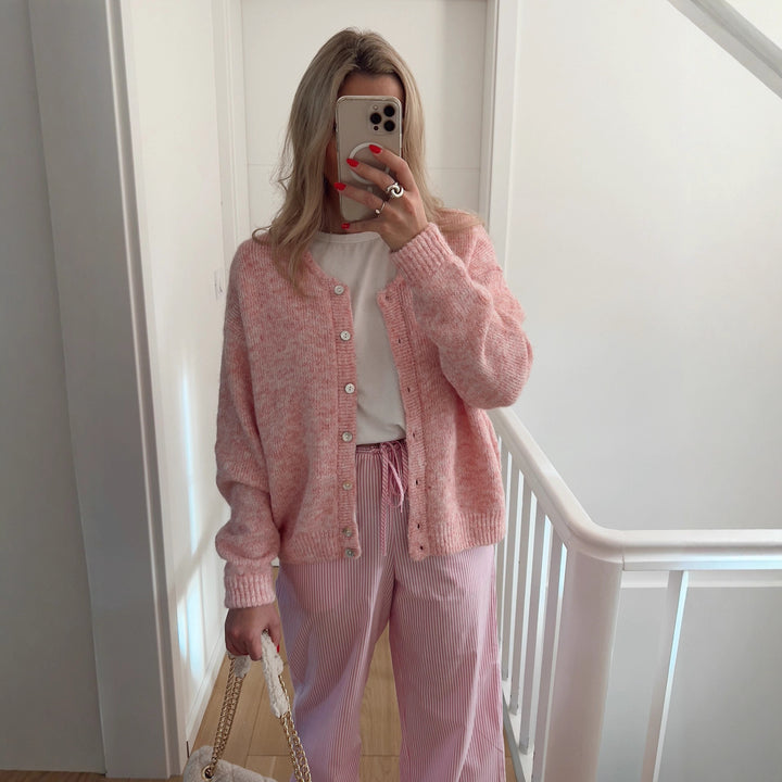 Kvinnors avslappnad cardigan med fin textur och knappar Mirla-Eva Jonsson
