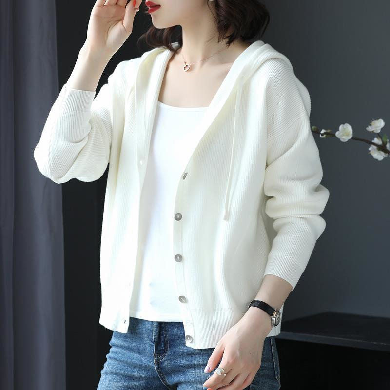 Kvinnors avslappnad cardigan med huva och knappstängning Mirla-Eva Jonsson