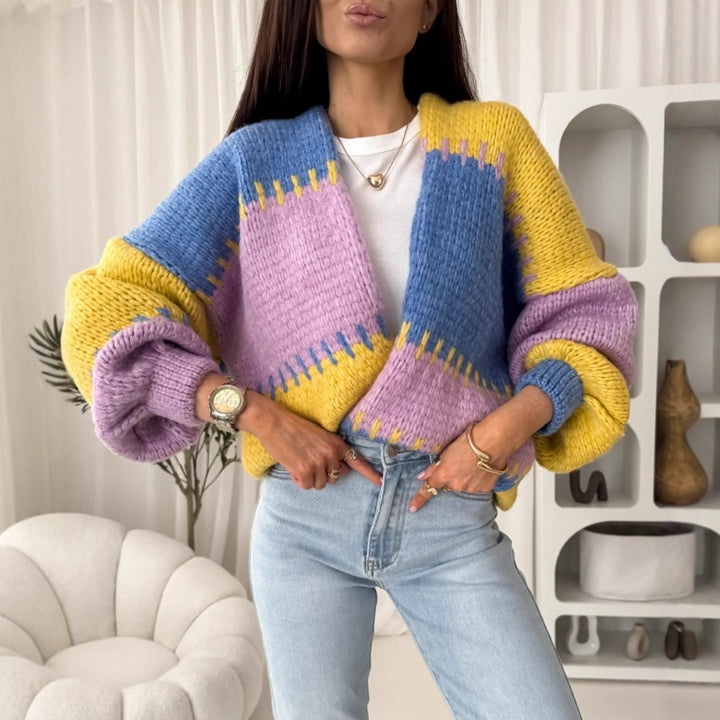 Kvinnors avslappnad cardigan med voluminösa ärmar och geometriskt mönster Mirla-Eva Jonsson