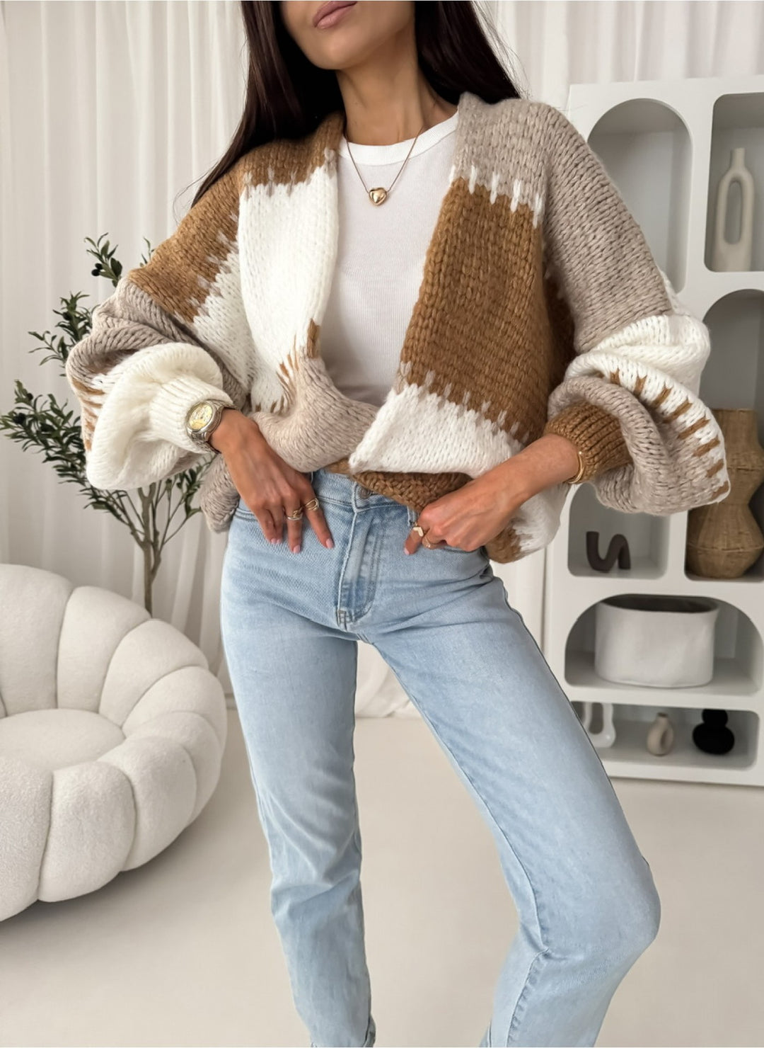 Kvinnors avslappnad cardigan med voluminösa ärmar och geometriskt mönster Mirla-Eva Jonsson