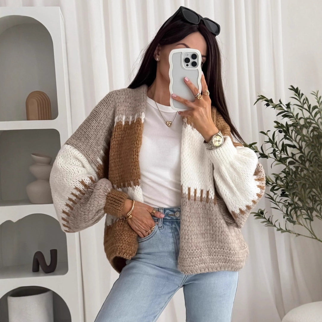 Kvinnors avslappnad cardigan med voluminösa ärmar och geometriskt mönster Mirla-Eva Jonsson