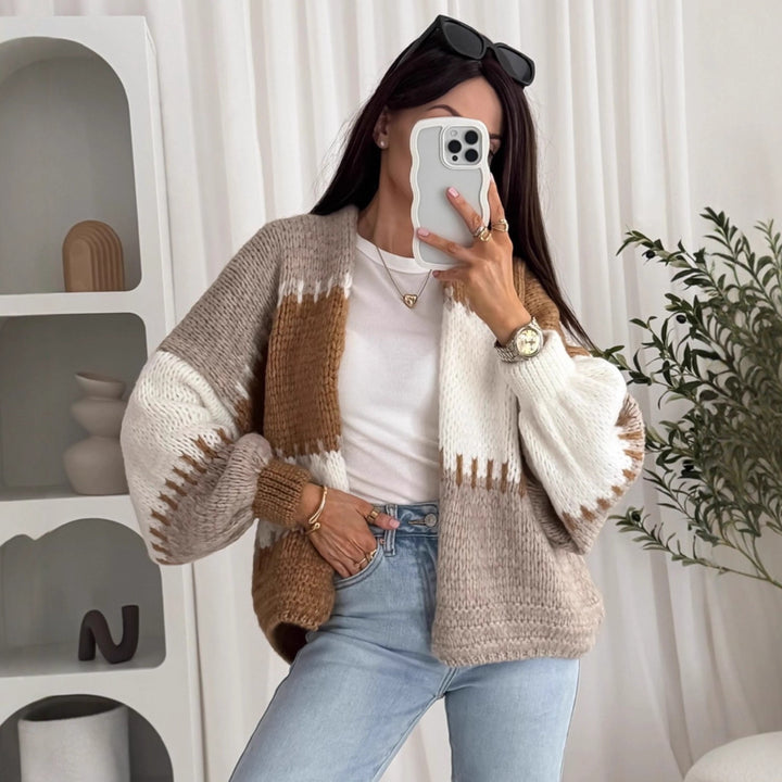 Kvinnors avslappnad cardigan med voluminösa ärmar och geometriskt mönster Mirla-Eva Jonsson