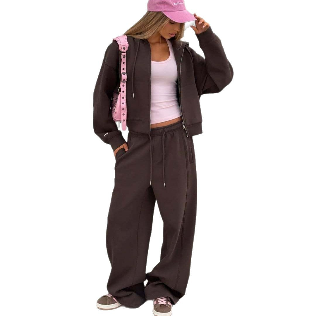 Kvinnors avslappnad crop top hoodie med lös passform och bekväma joggers Mirla-Eva Jonsson