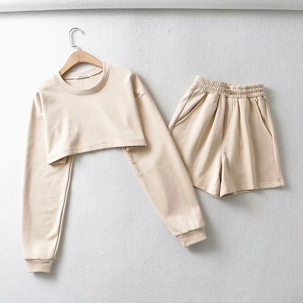 Kvinnors avslappnad crop top och shorts set Mirla-Eva Jonsson