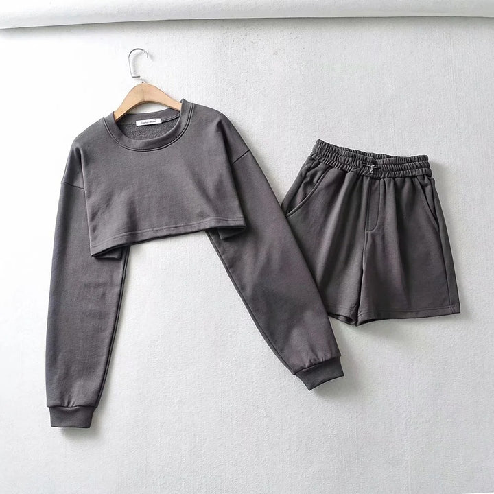 Kvinnors avslappnad crop top och shorts set Mirla-Eva Jonsson