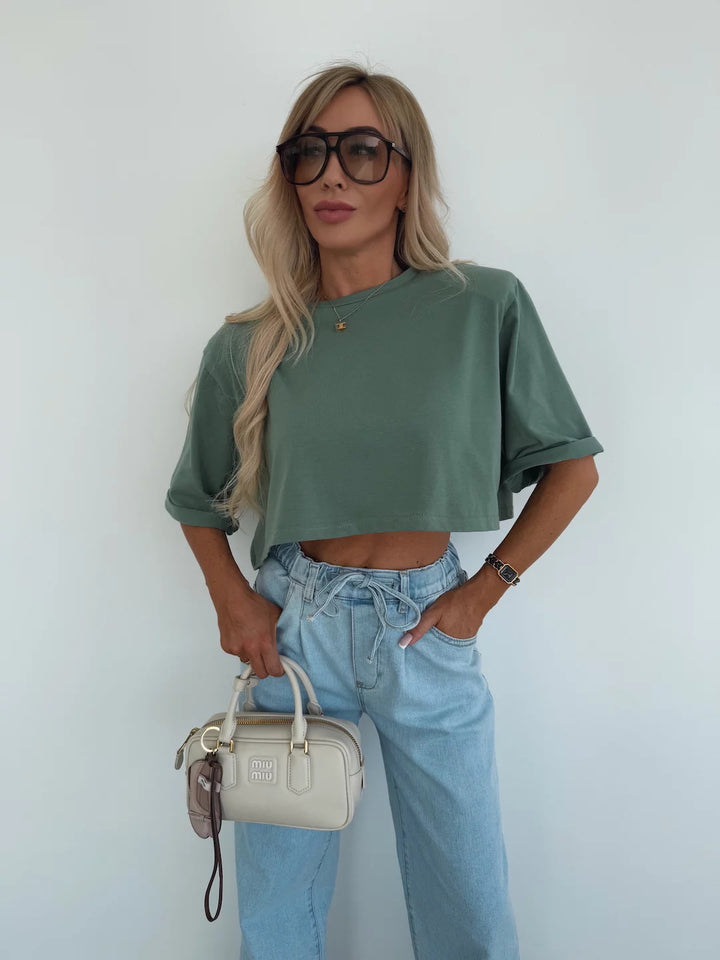 Kvinnors avslappnad croppad T-shirt med breda ärmar och material av hög kvalitet-Eva Jonsson