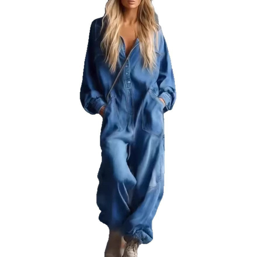 Kvinnors avslappnad denim jumpsuit med huva och praktiska fickor Mirla-Eva Jonsson