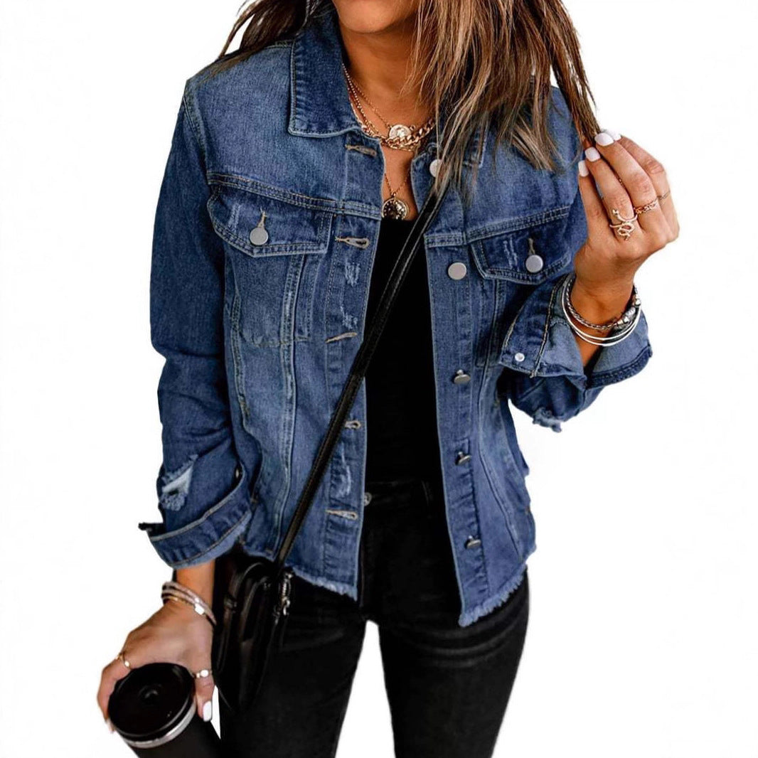 Kvinnors avslappnad denimjacka med slitna detaljer och klassisk skärning Mirla-Eva Jonsson