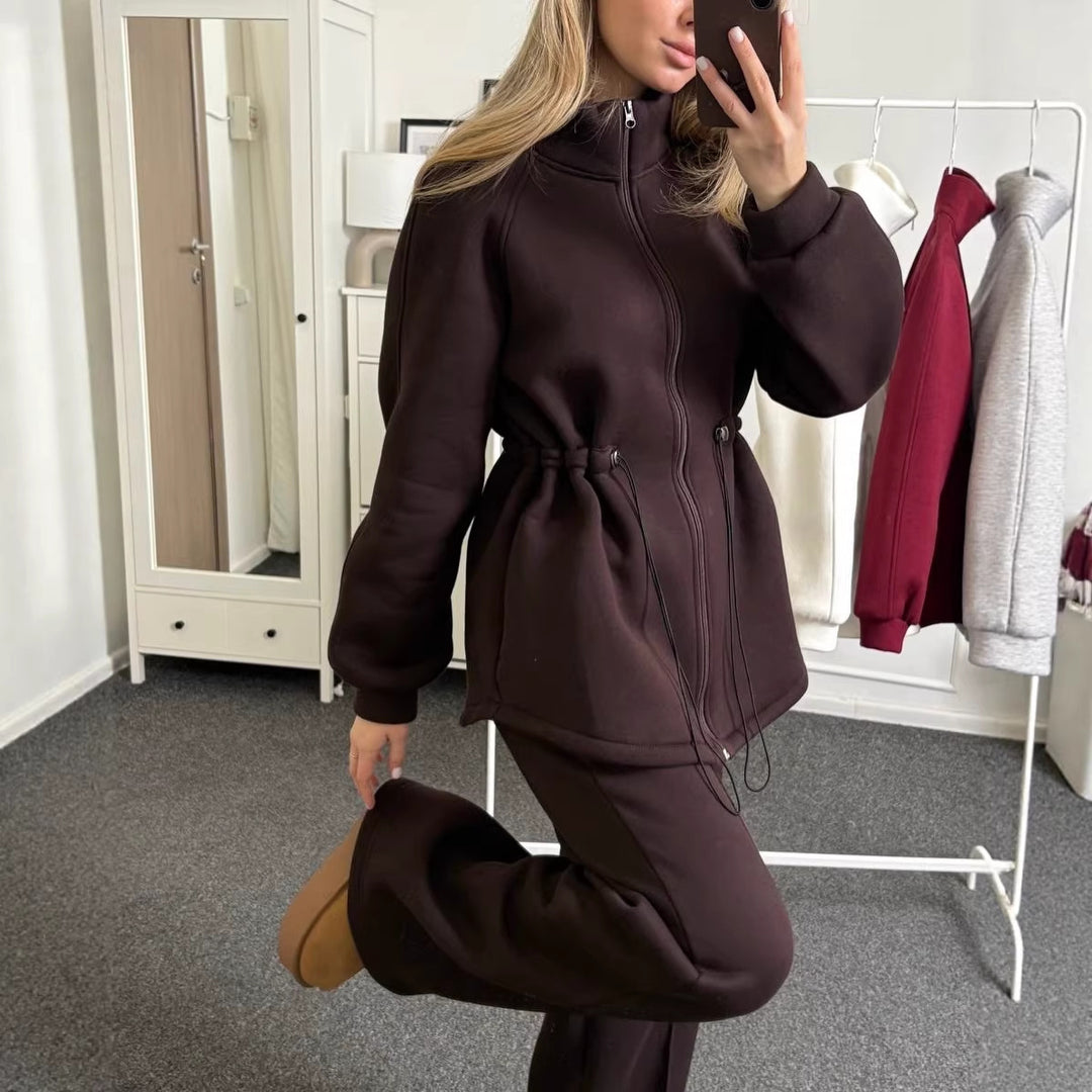 Kvinnors avslappnad fritidsset med mjukt tyg och elastisk midja Mirla-Eva Jonsson