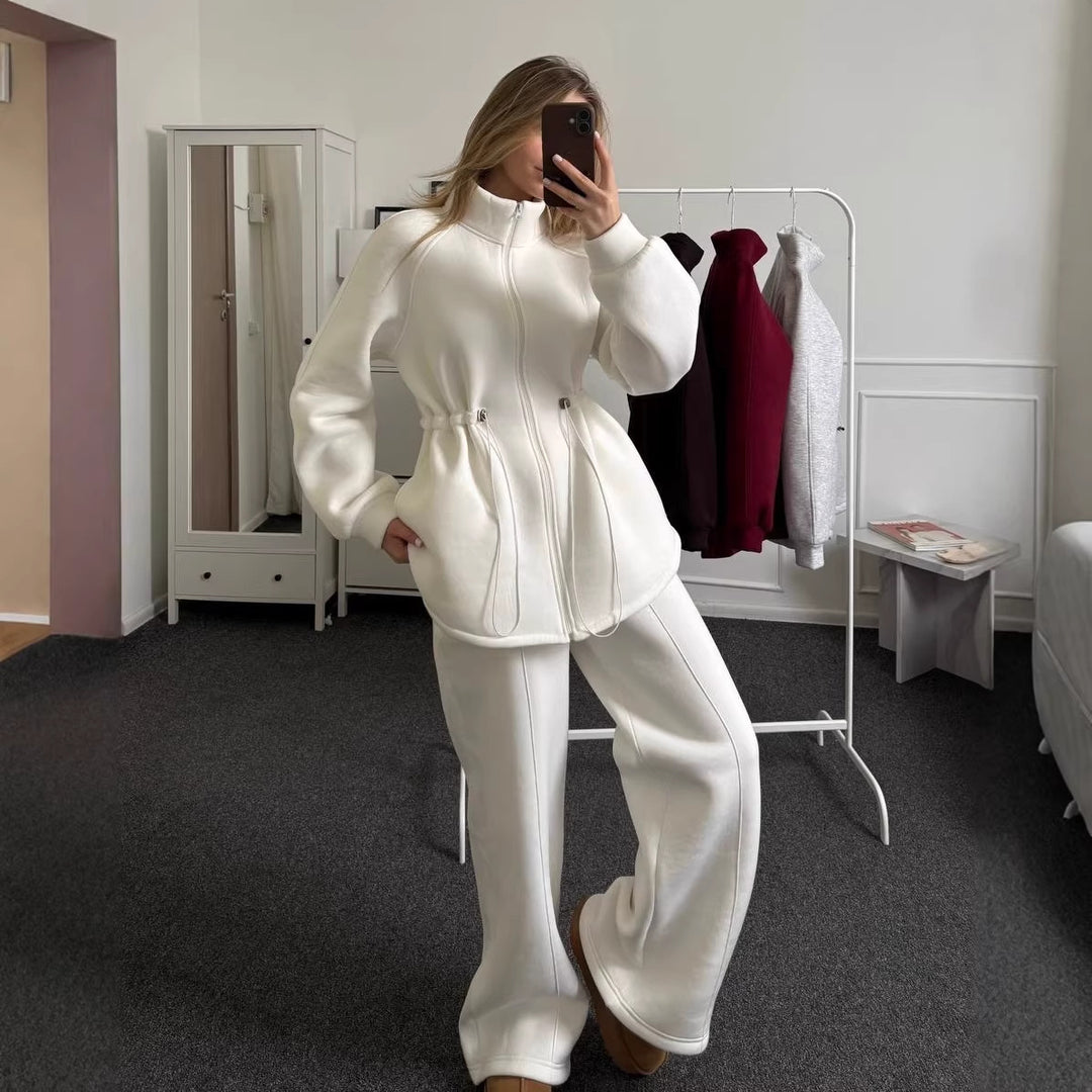Kvinnors avslappnad fritidsset med mjukt tyg och elastisk midja Mirla-Eva Jonsson