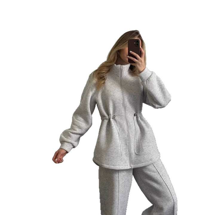 Kvinnors avslappnad fritidsset med mjukt tyg och elastisk midja Mirla-Eva Jonsson