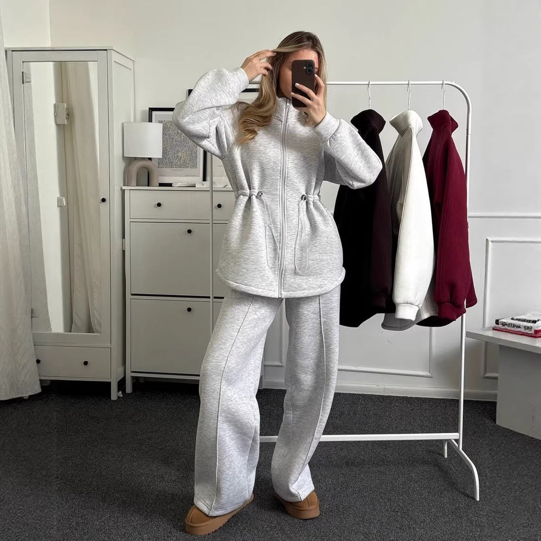 Kvinnors avslappnad fritidsset med mjukt tyg och elastisk midja Mirla-Eva Jonsson