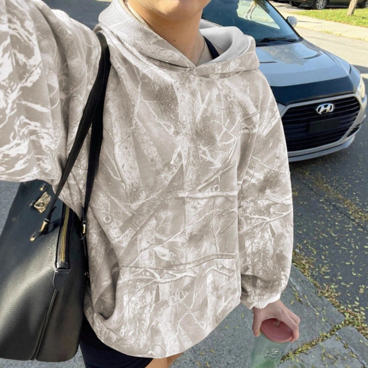 Kvinnors avslappnad hoodie med kamouflagemönster Mirla-Eva Jonsson