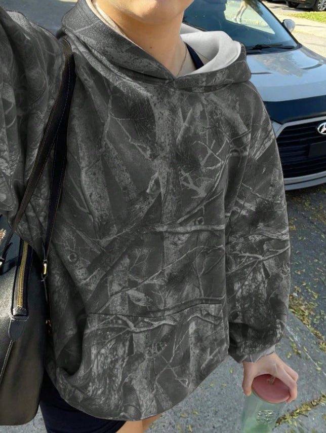 Kvinnors avslappnad hoodie med kamouflagemönster Mirla-Eva Jonsson