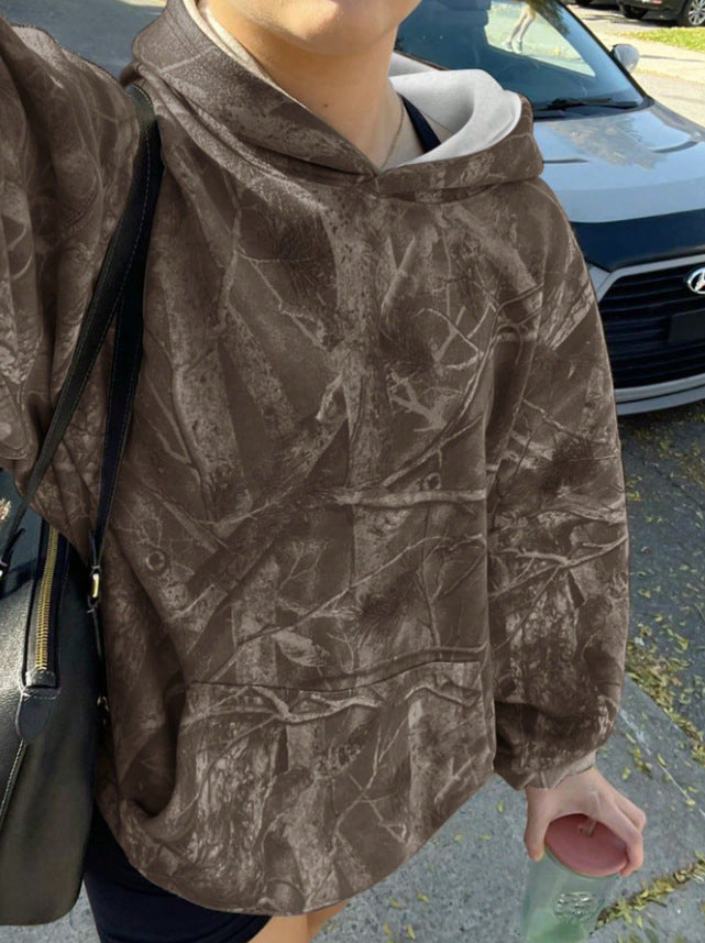 Kvinnors avslappnad hoodie med kamouflagemönster Mirla-Eva Jonsson