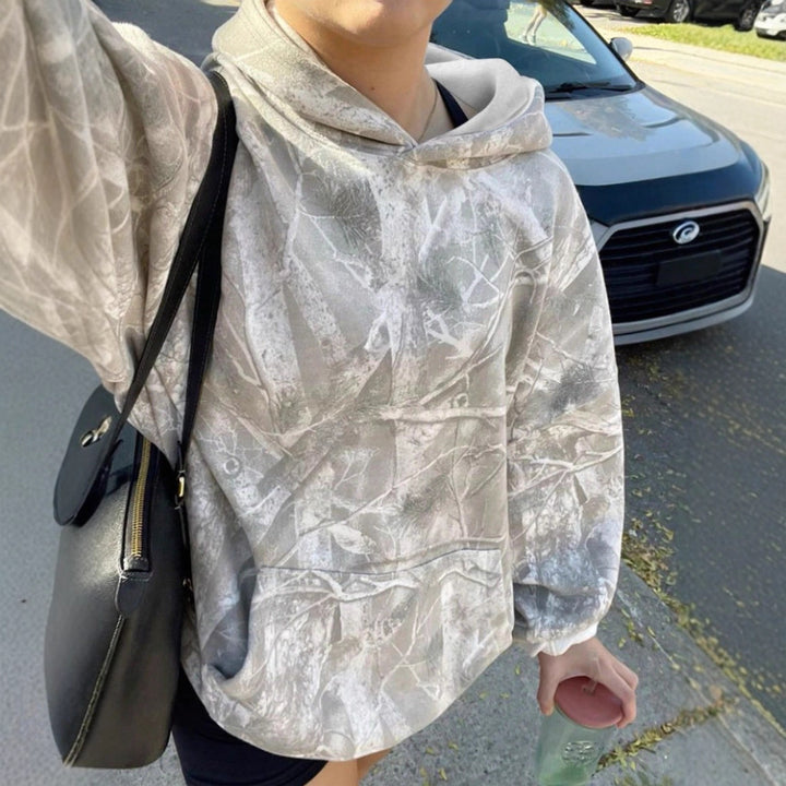 Kvinnors avslappnad hoodie med kamouflagemönster Mirla-Eva Jonsson