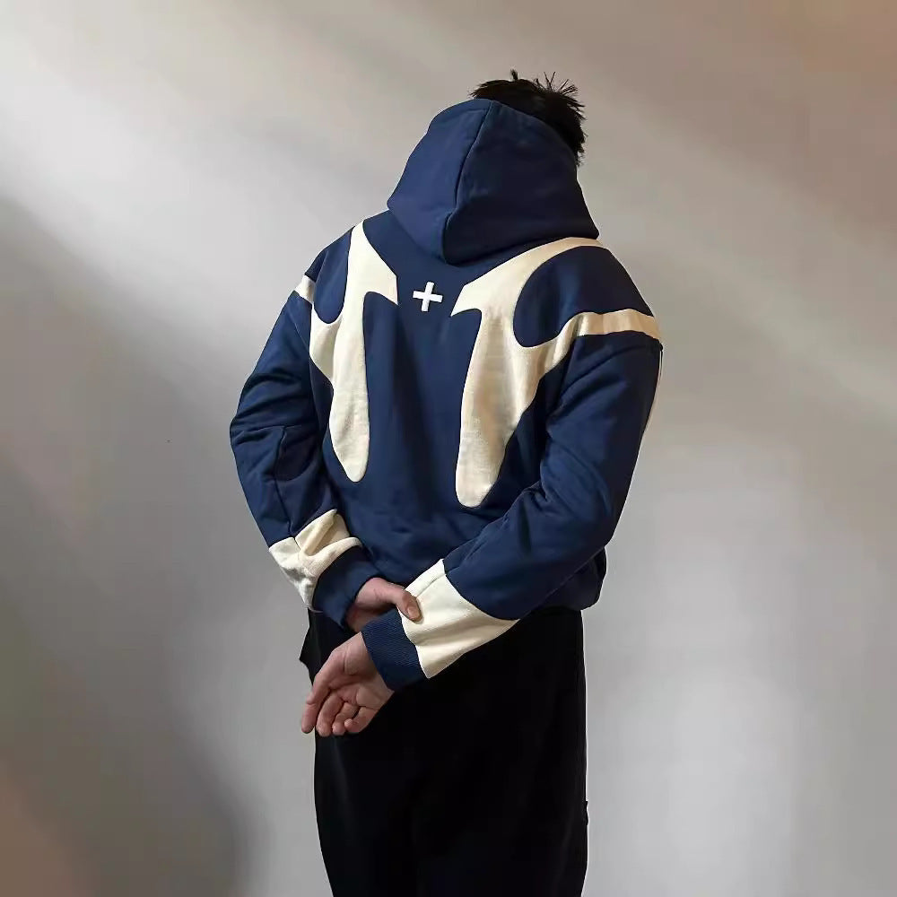 Kvinnors avslappnad hoodie med kontrasterande färgdetaljer och modern skärning Mirla-Eva Jonsson