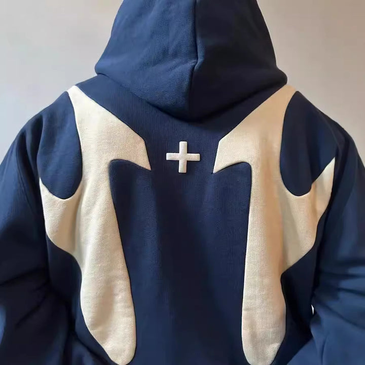 Kvinnors avslappnad hoodie med kontrasterande färgdetaljer och modern skärning Mirla-Eva Jonsson