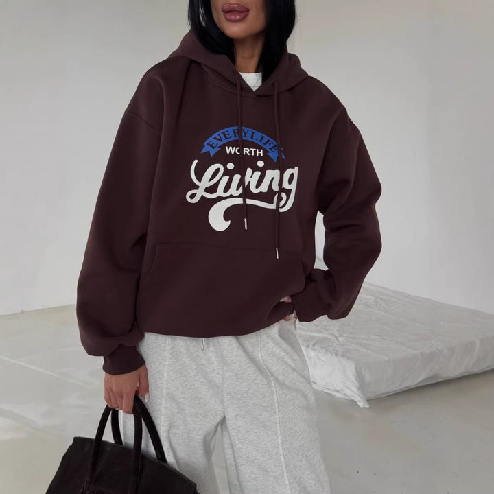 Kvinnors avslappnad hoodie med originaltryck och oversized skärning Mirla-Eva Jonsson