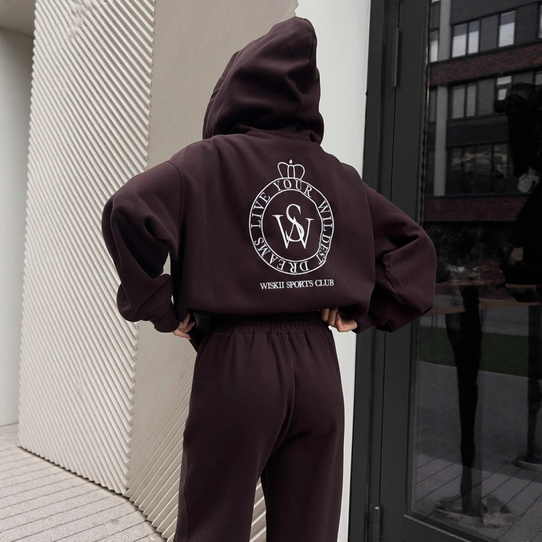 Kvinnors avslappnad hoodie med oversized skärning och elegant logotyp Mirla-Eva Jonsson