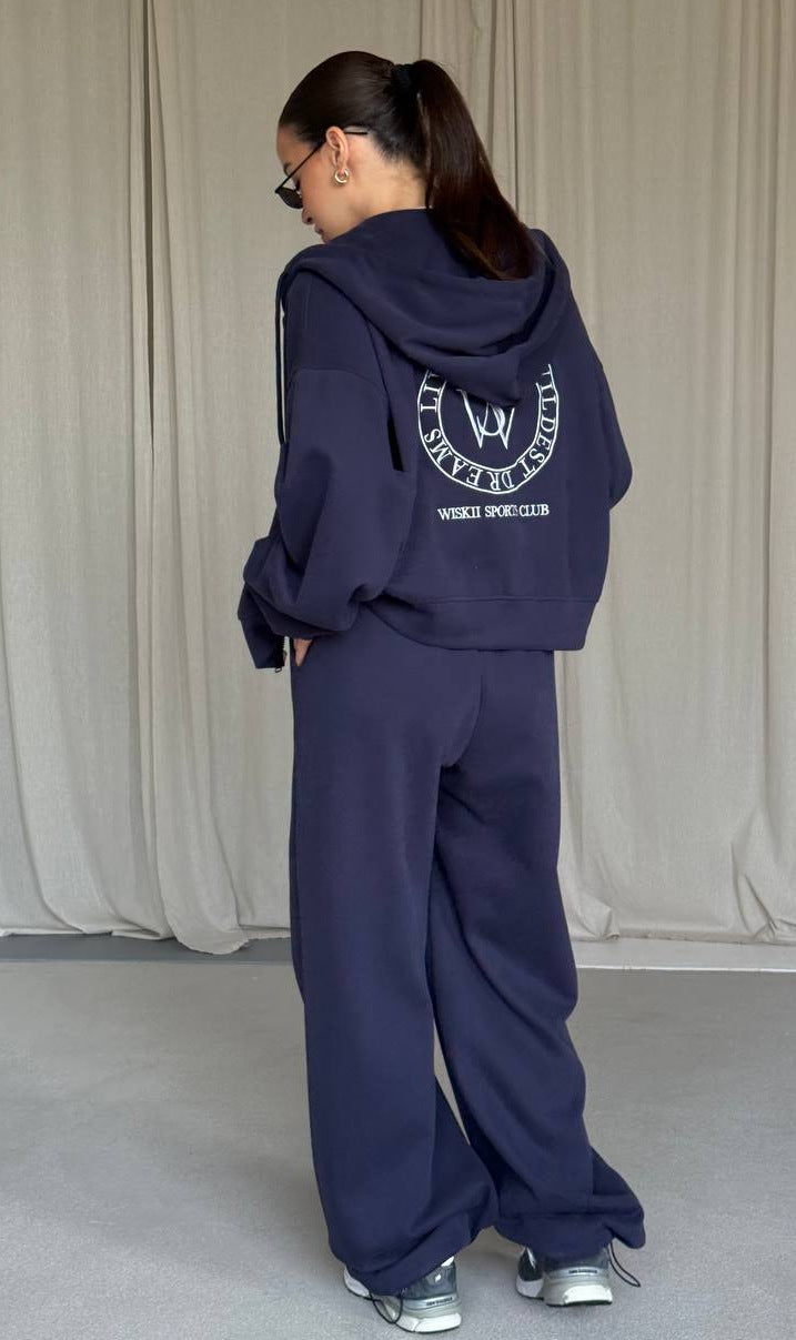 Kvinnors avslappnad hoodie med oversized skärning och elegant logotyp Mirla-Eva Jonsson