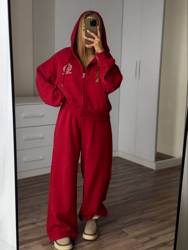 Kvinnors avslappnad hoodie med oversized skärning och elegant logotyp Mirla-Eva Jonsson