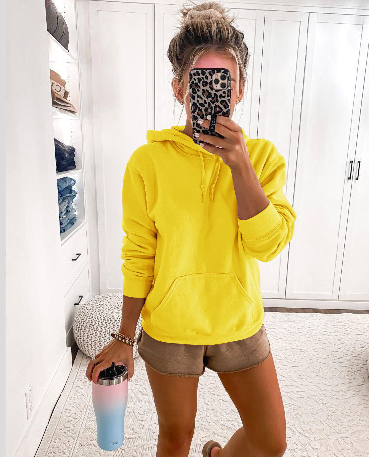 Kvinnors avslappnad hoodie med praktisk känguruficka och mjukt tyg Mirla-Eva Jonsson