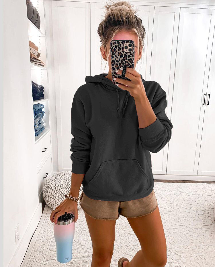 Kvinnors avslappnad hoodie med praktisk känguruficka och mjukt tyg Mirla-Eva Jonsson