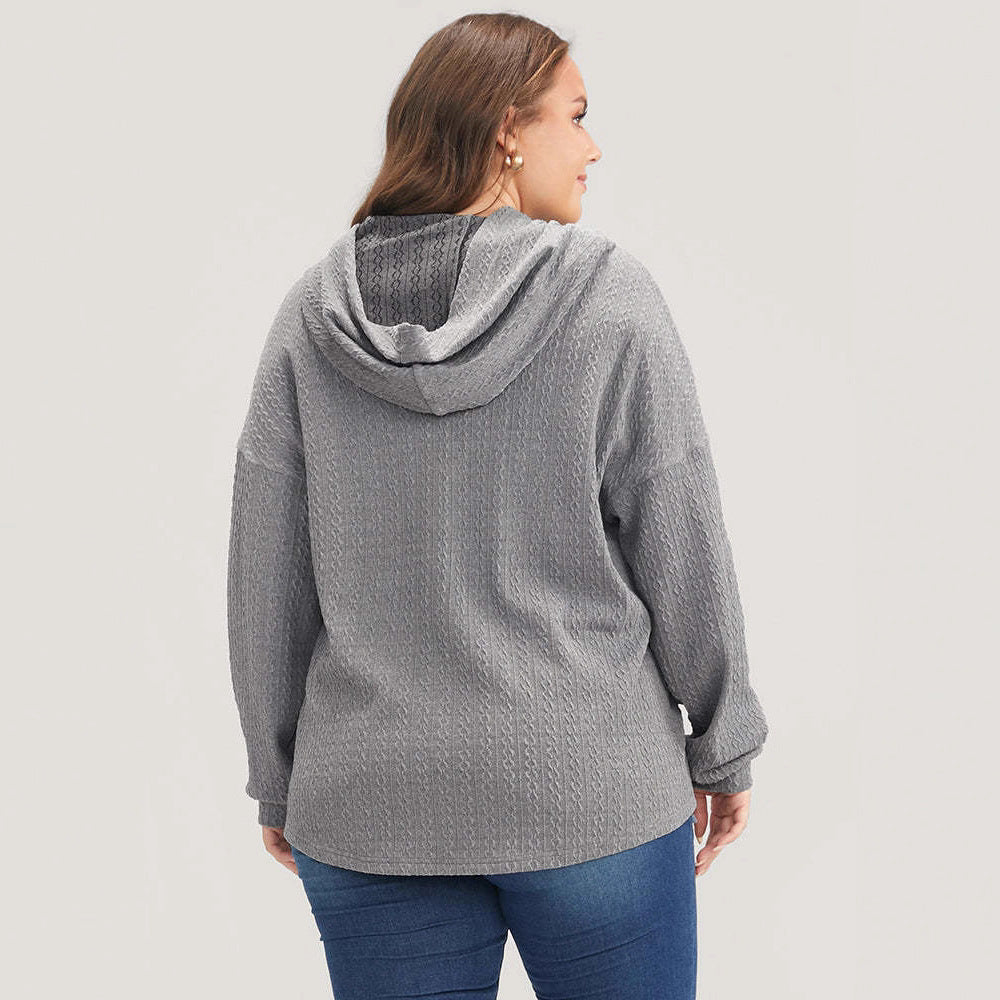 Kvinnors avslappnad hoodie med texturerad design Mirla-Eva Jonsson