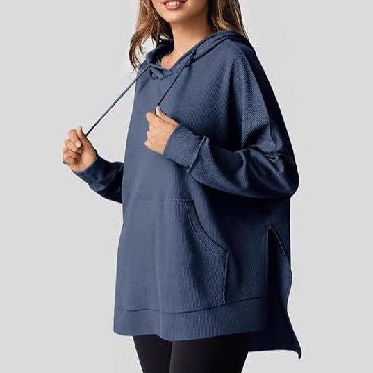 Kvinnors avslappnad hoodie med texturerad design och sänkta axlar Mirla-Eva Jonsson