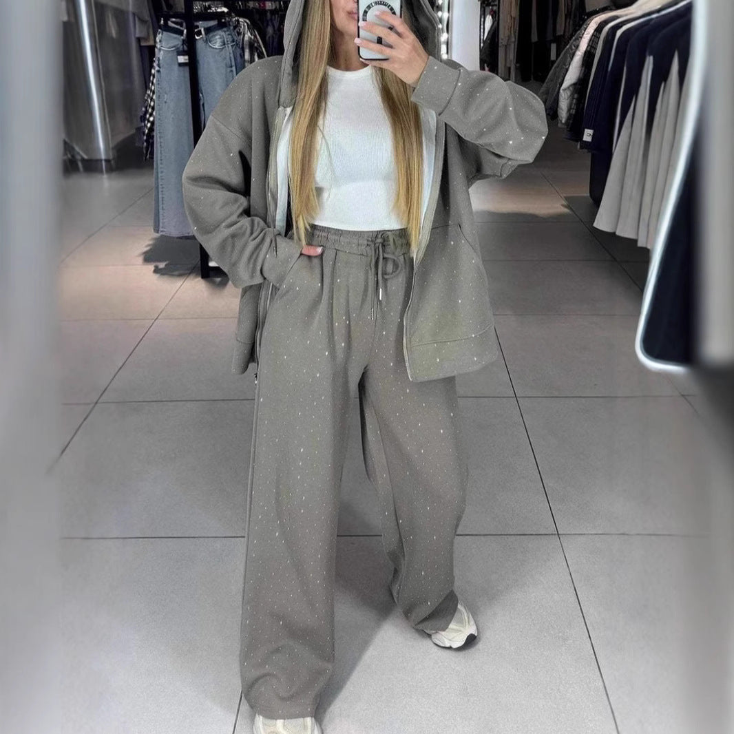 Kvinnors avslappnad hoodie och joggingset i högkvalitativt material med praktisk skärning Mirla-Eva Jonsson