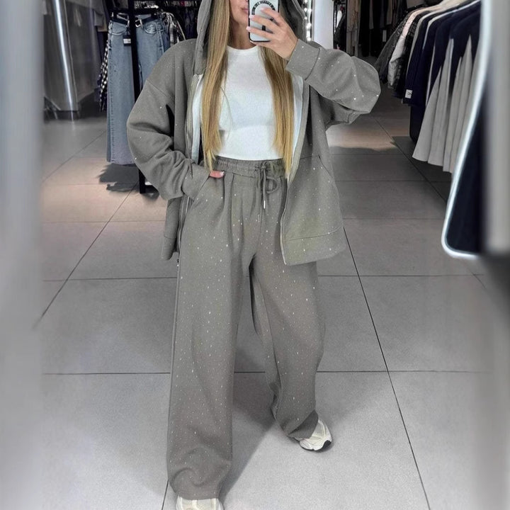 Kvinnors avslappnad hoodie och joggingset i högkvalitativt material med praktisk skärning Mirla-Eva Jonsson