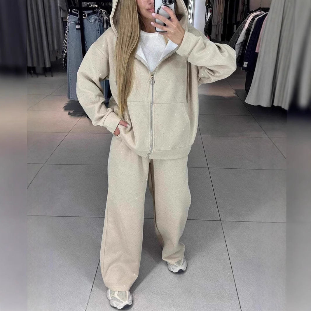 Kvinnors avslappnad hoodie och joggingset i högkvalitativt material med praktisk skärning Mirla-Eva Jonsson