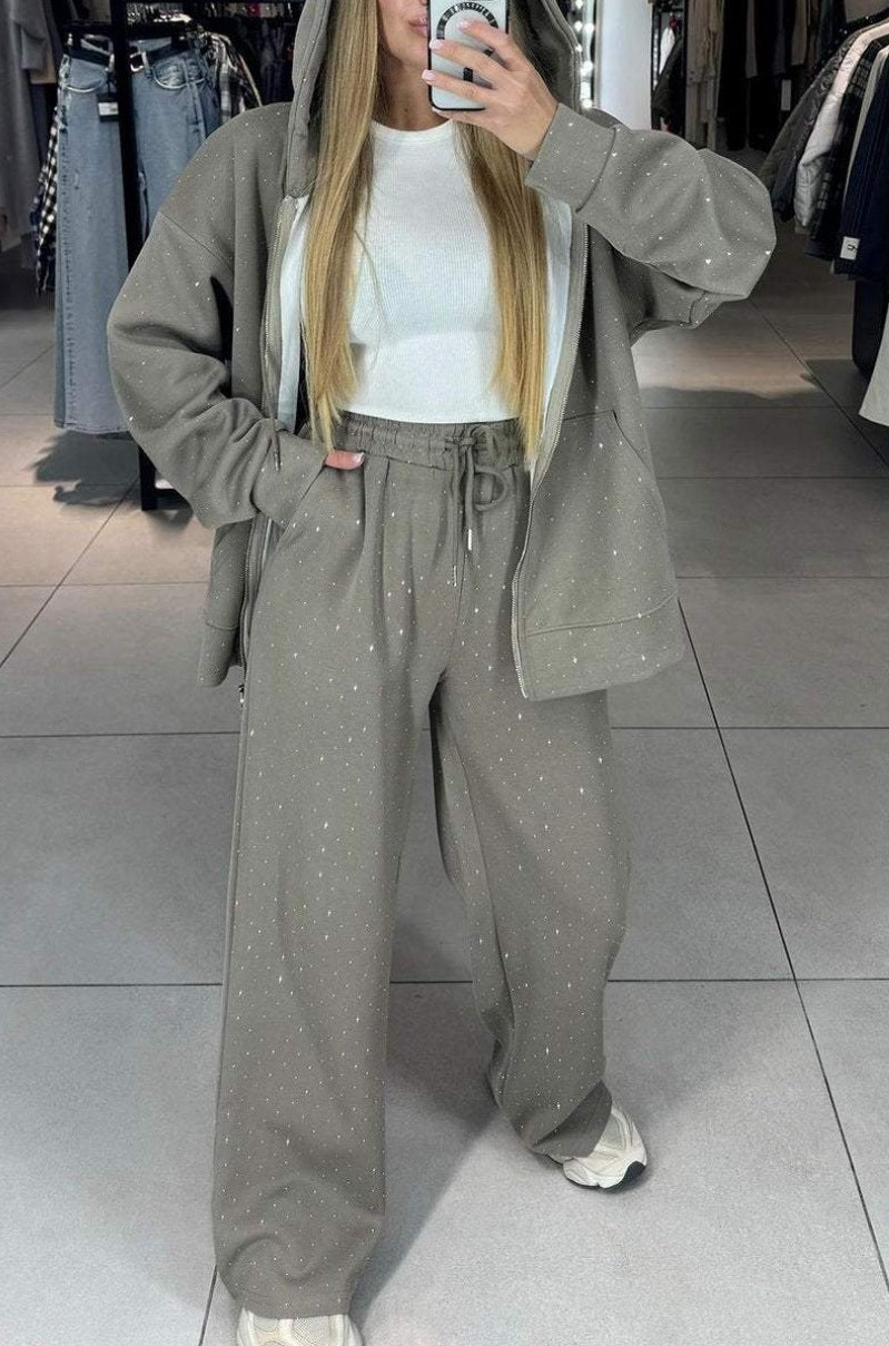 Kvinnors avslappnad hoodie och joggingset i högkvalitativt material med praktisk skärning Mirla-Eva Jonsson