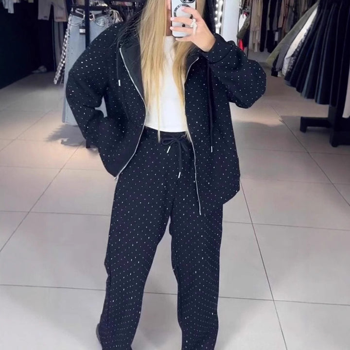 Kvinnors avslappnad hoodie och joggingset i högkvalitativt material med praktisk skärning Mirla-Eva Jonsson