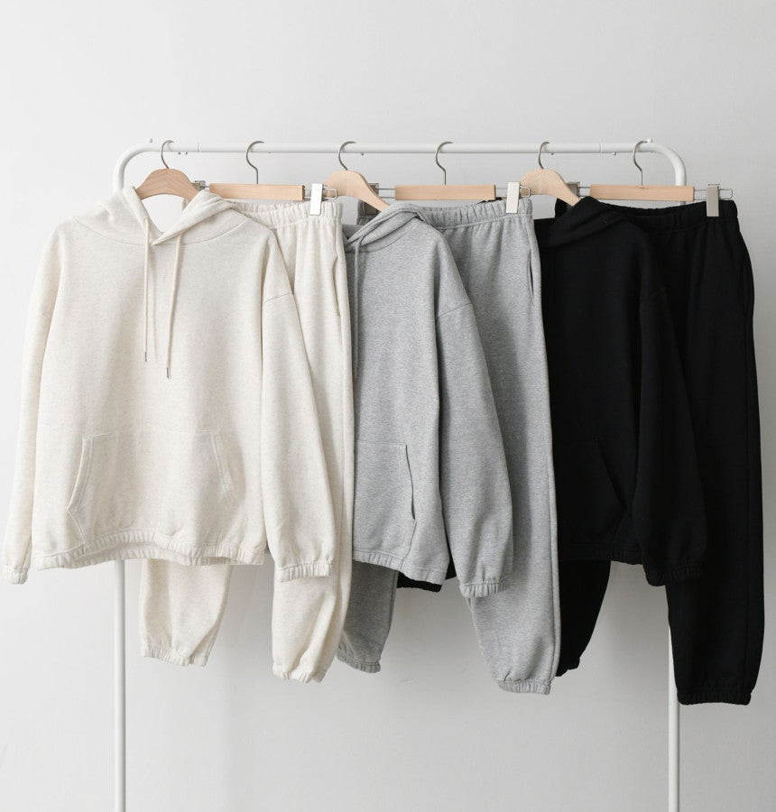 Kvinnors avslappnad hoodie och joggingset med elastisk midja och praktiska fickor Mirla-Eva Jonsson