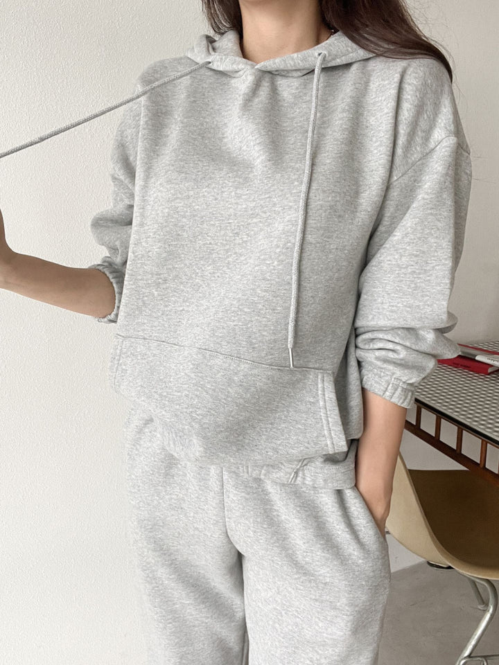 Kvinnors avslappnad hoodie och joggingset med elastisk midja och praktiska fickor Mirla-Eva Jonsson