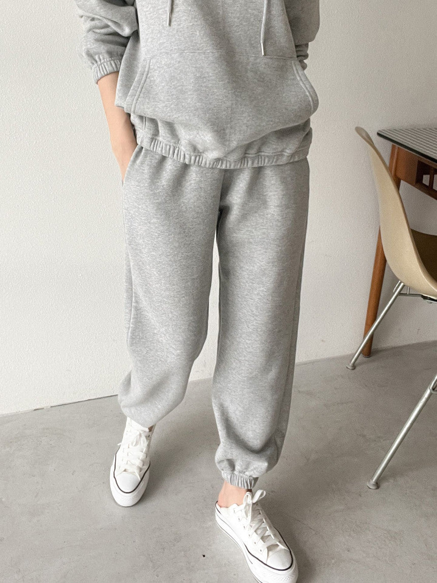 Kvinnors avslappnad hoodie och joggingset med elastisk midja och praktiska fickor Mirla-Eva Jonsson