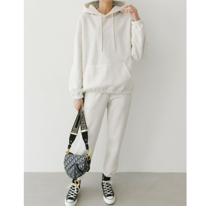 Kvinnors avslappnad hoodie och joggingset med elastisk midja och praktiska fickor Mirla-Eva Jonsson