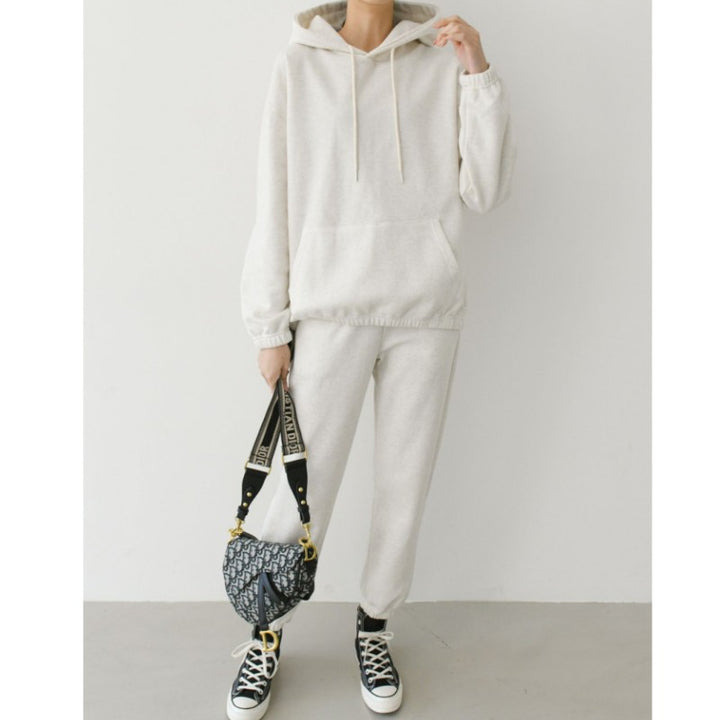 Kvinnors avslappnad hoodie och joggingset med elastisk midja och praktiska fickor Mirla-Eva Jonsson